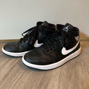 Jordan 1 Mid Black White Womens 8